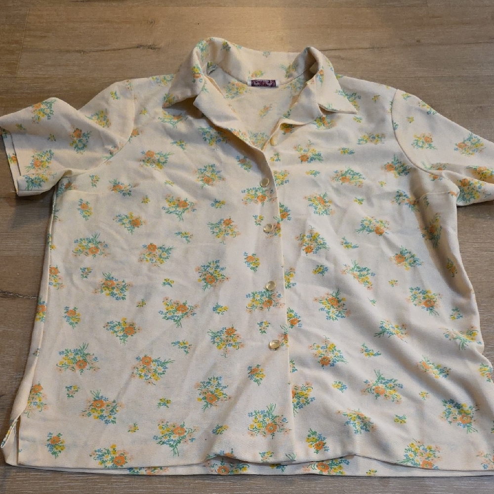 Jaylan Vintage Floral Button-Up Shirt Large